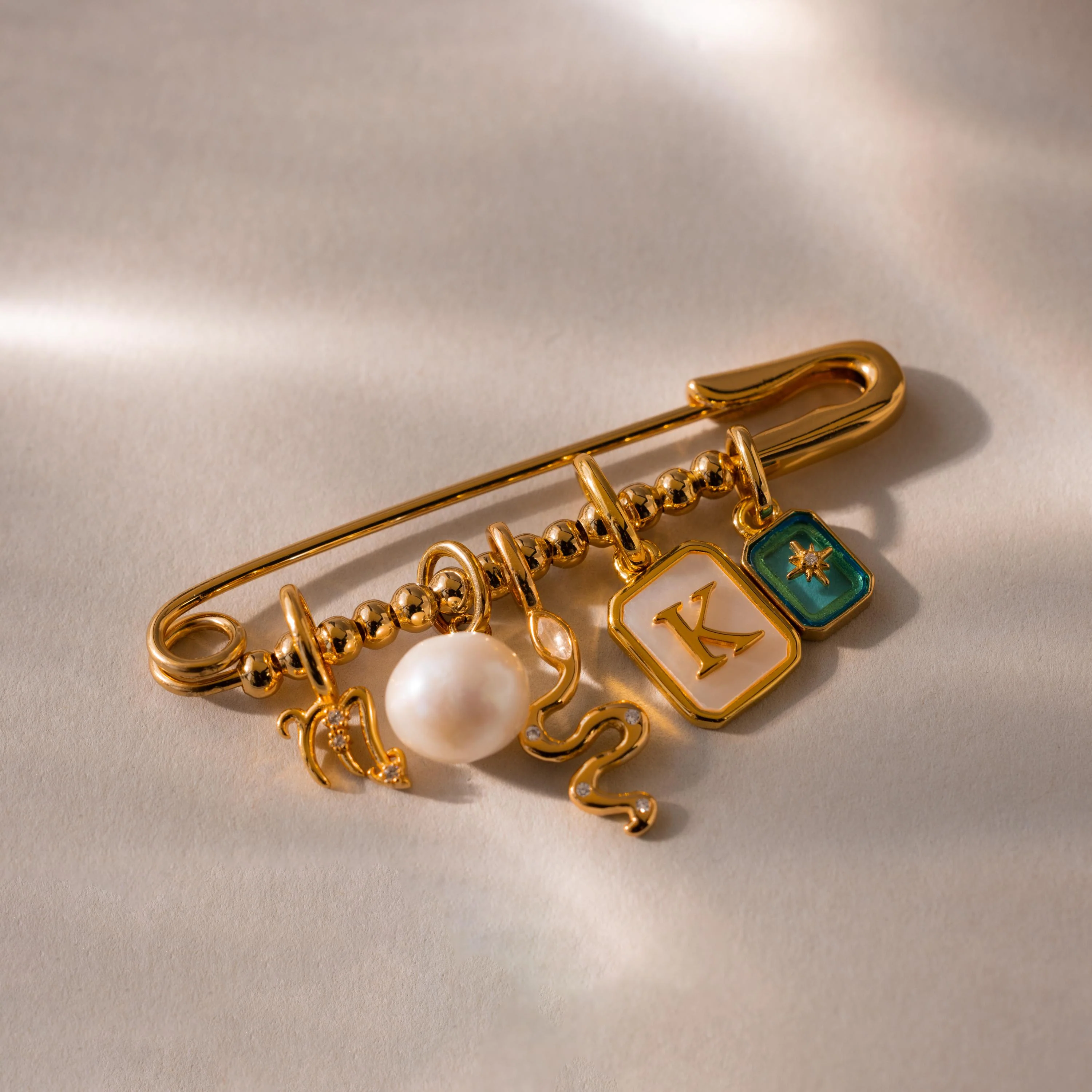 Beaded Charm Pin in 18K Gold