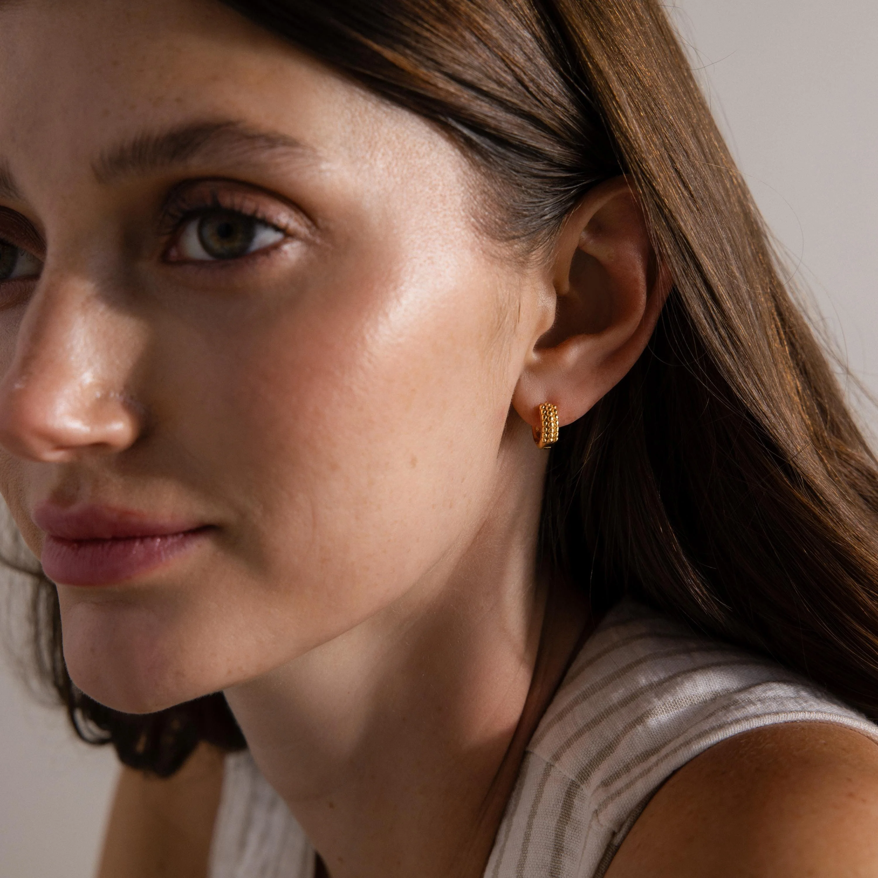 Beaded Chunky Hoops in 18K Gold - Image 4