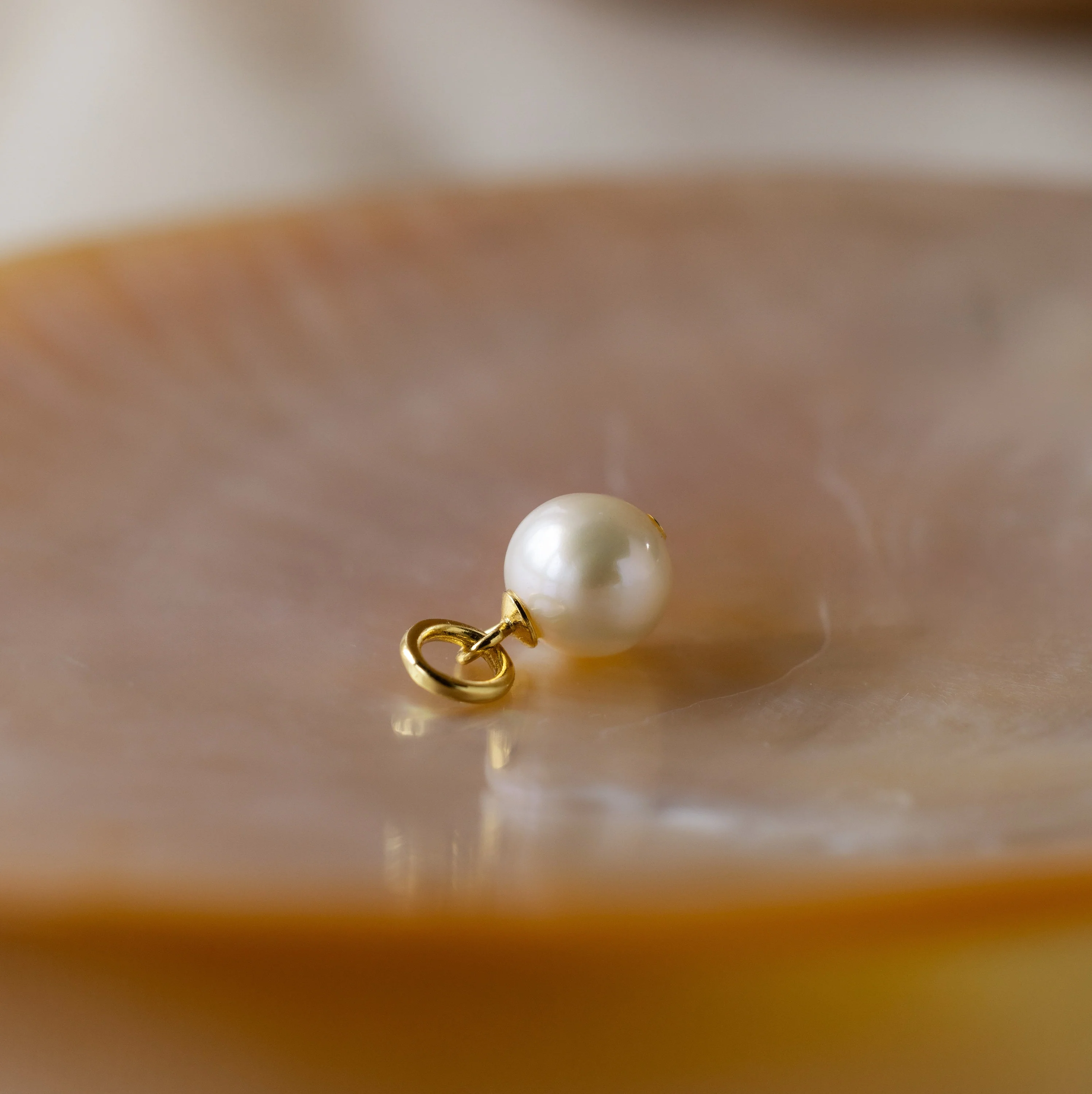 Classic Pearl Charm in 18K Gold