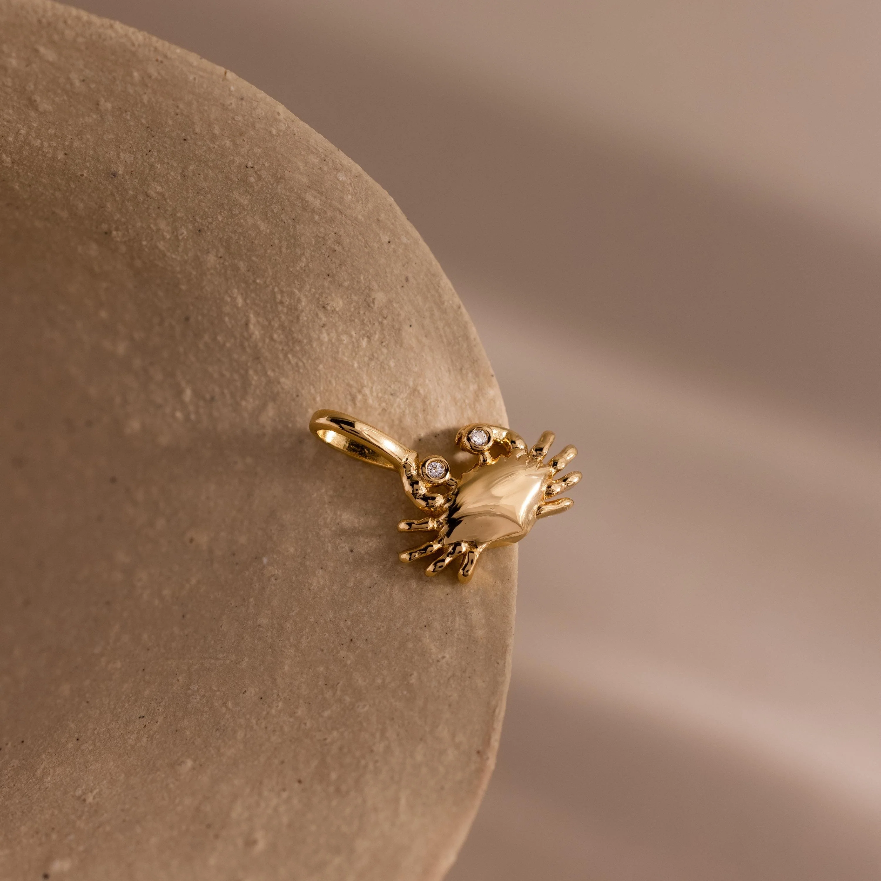 Crab Charm in 18K Gold