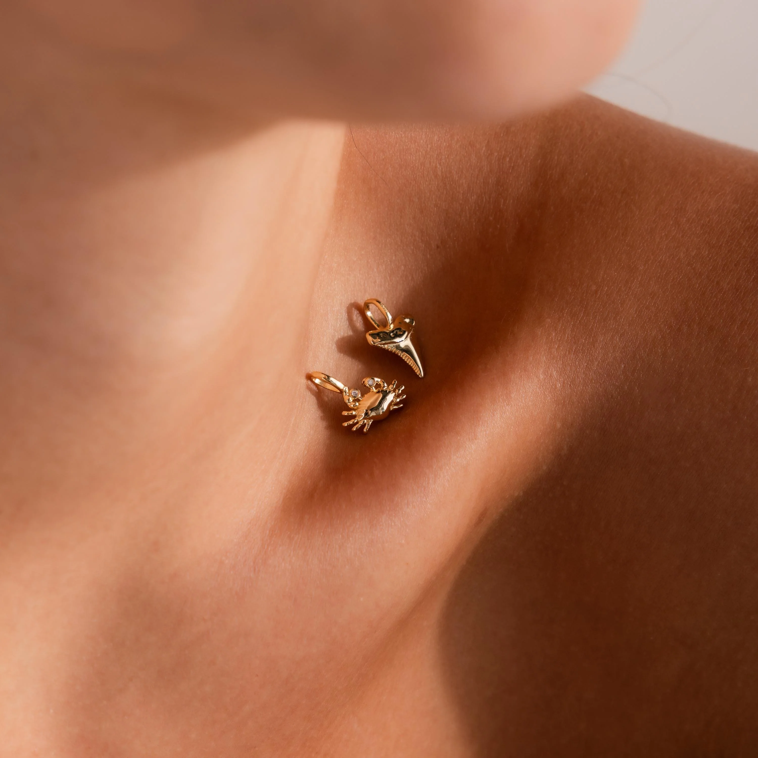 Crab Charm in 18K Gold - Image 4