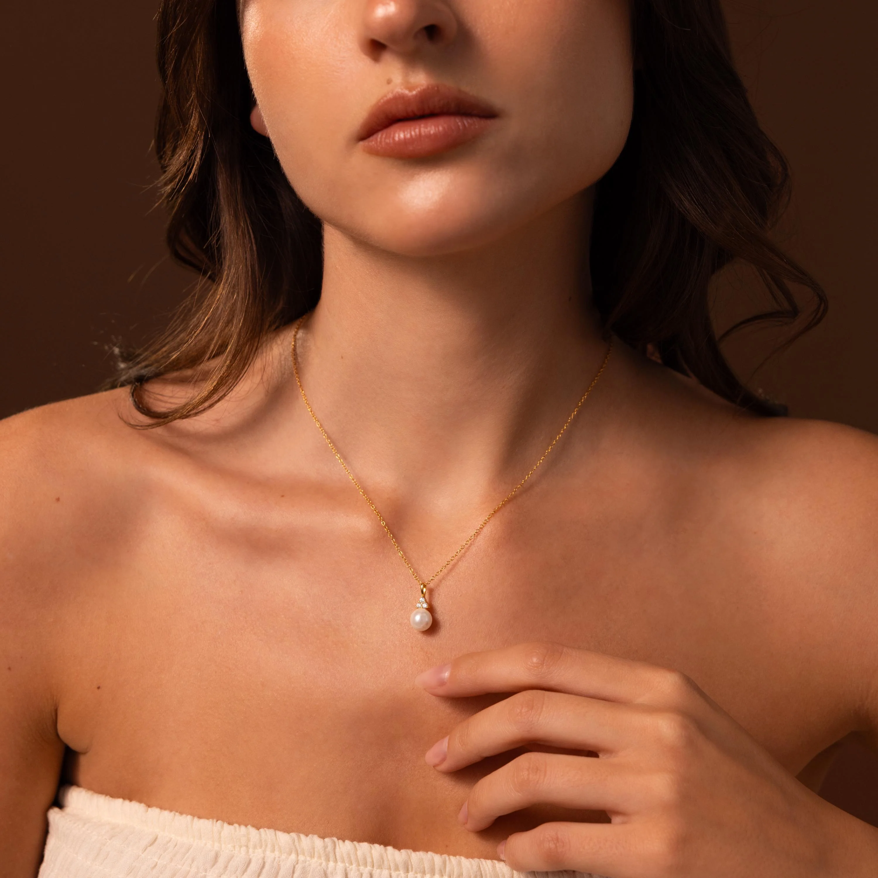 Diamond Halo Pearl Necklace in 18K Gold - Image 4