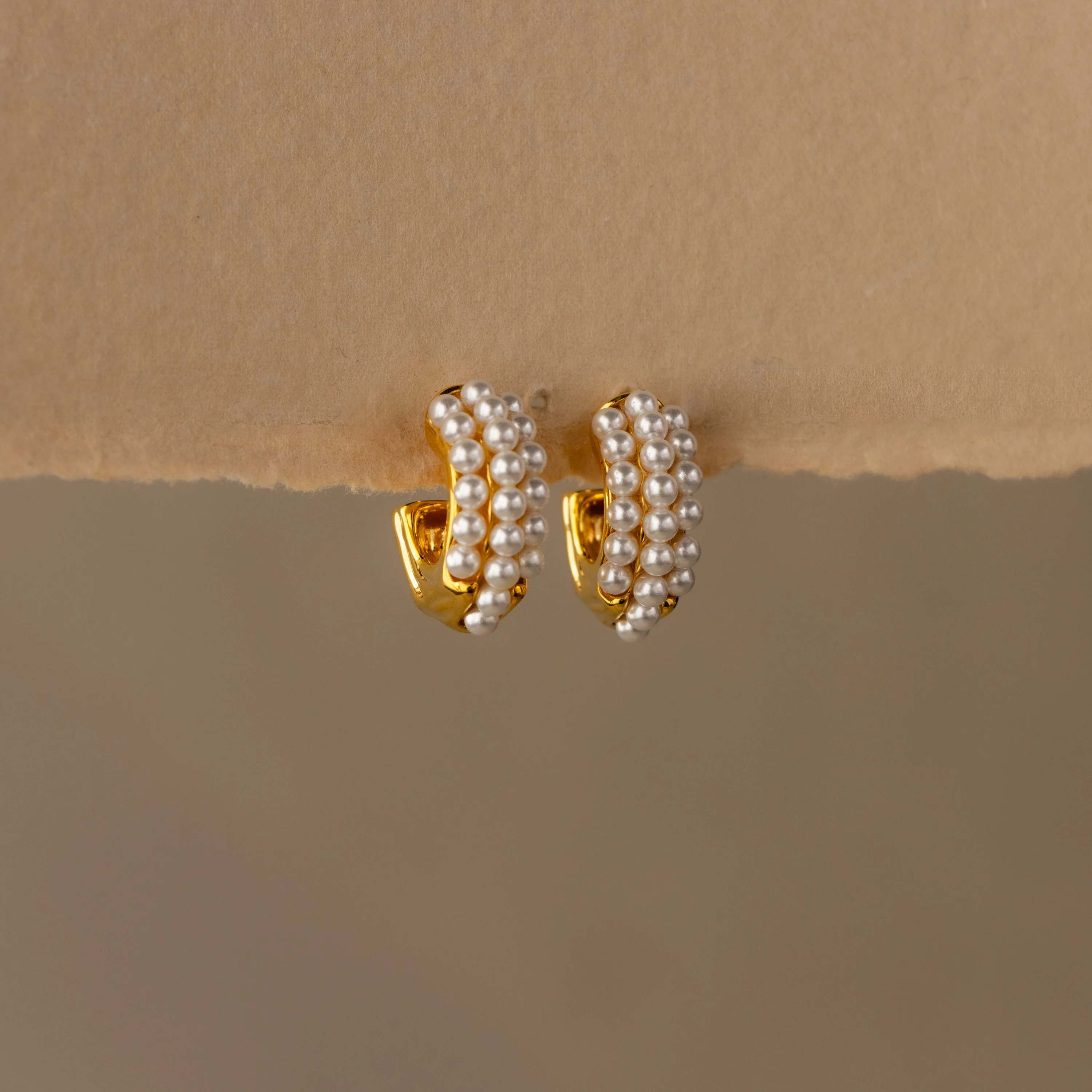 Hammered Pearl Row Hoop Studs