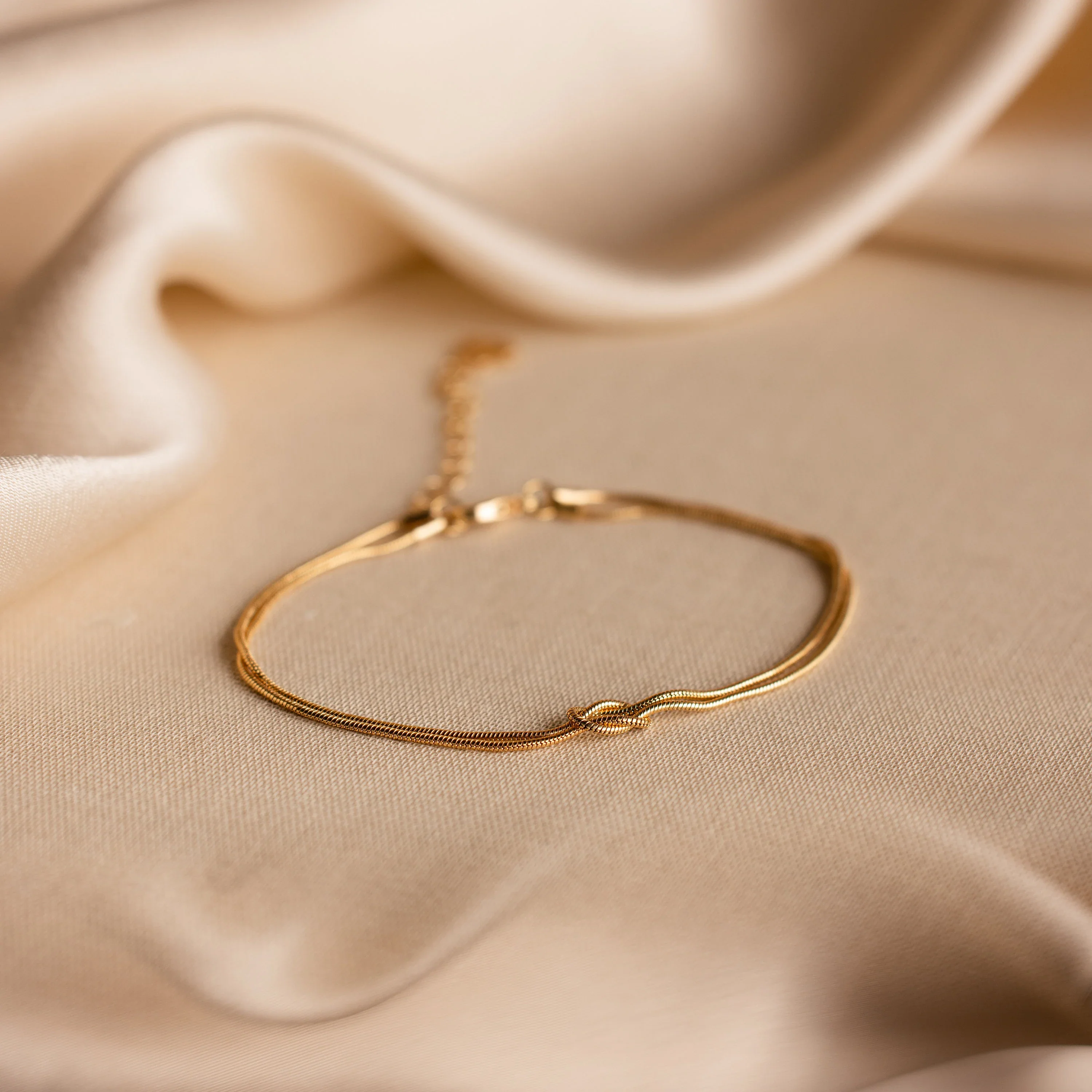 Love Knot Bracelet in 18K Gold