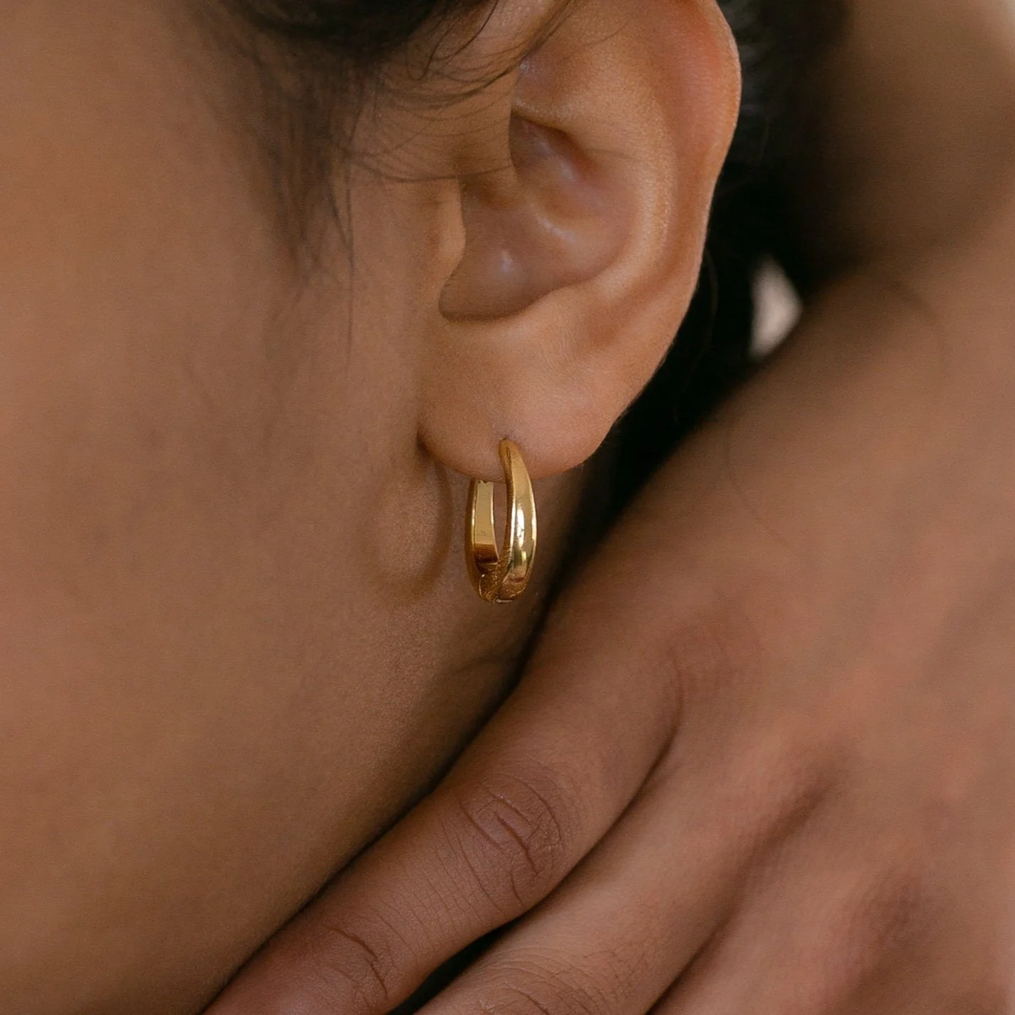 Paris Oval Hoops in Silver - Image 3