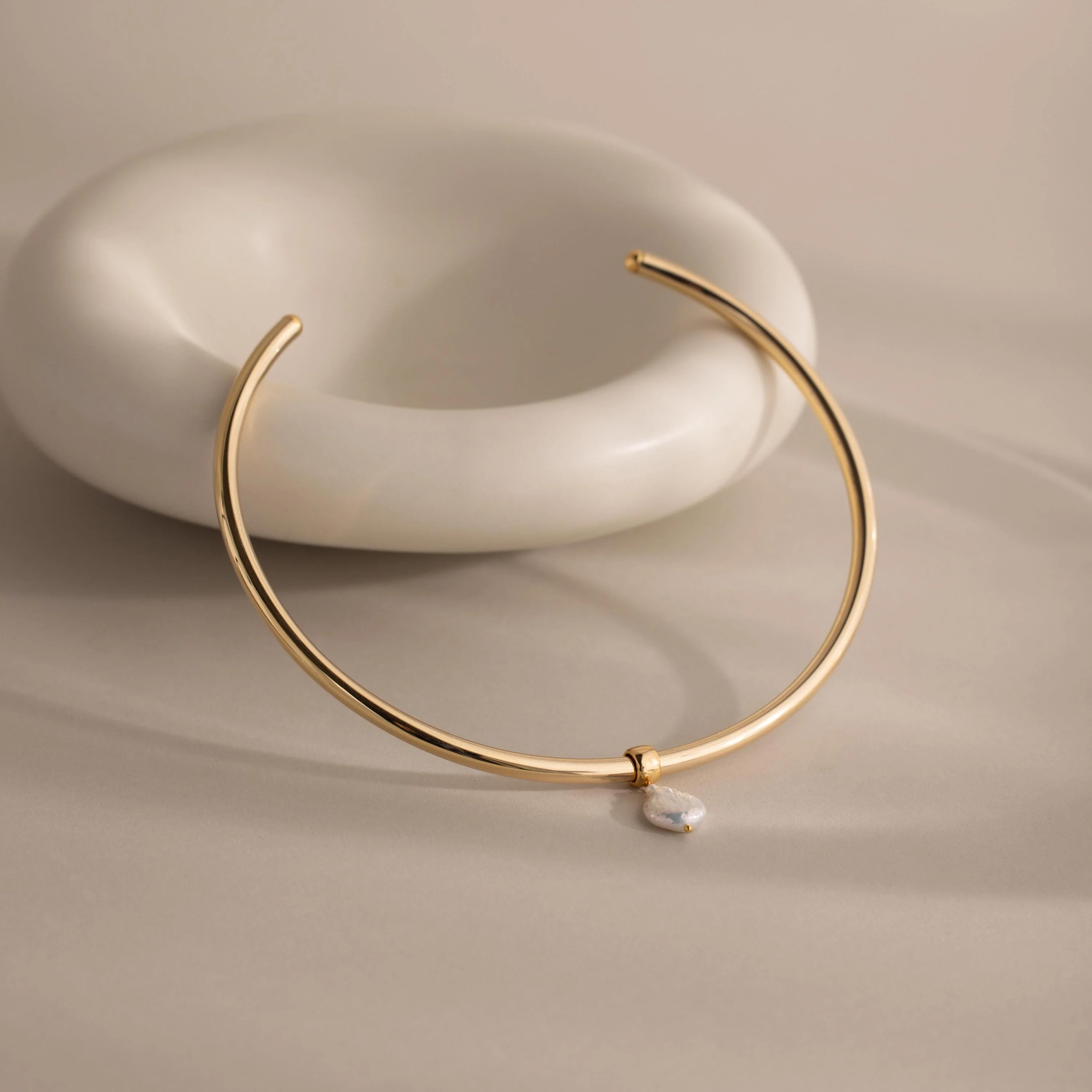 Pearl Cuff Choker Necklace in 18K Gold