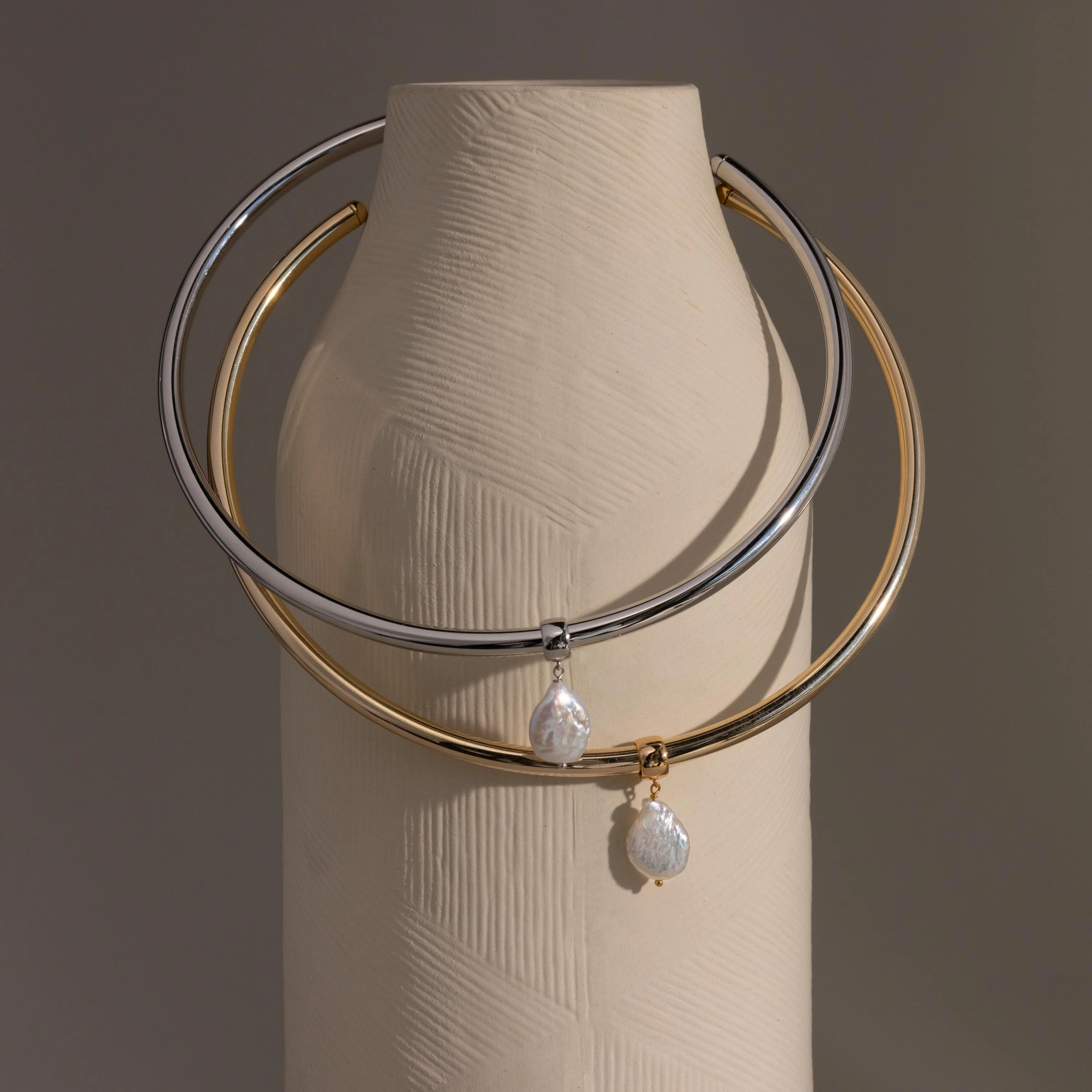 Pearl Cuff Choker Necklace in 18K Gold - Image 6