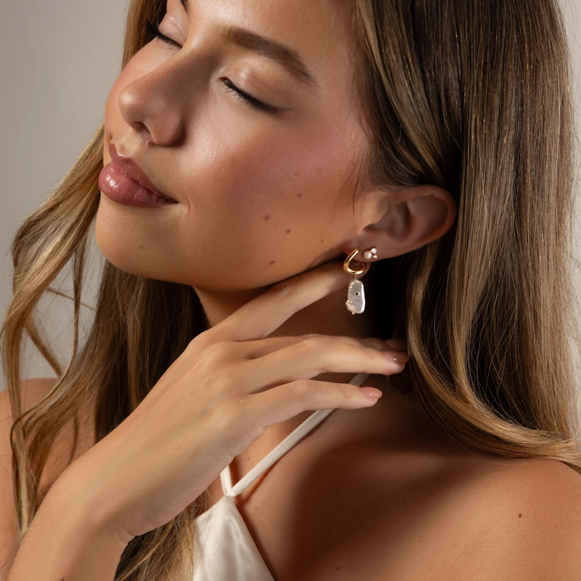 Pearl Diamond Cluster Studs in 18K Gold - Image 4