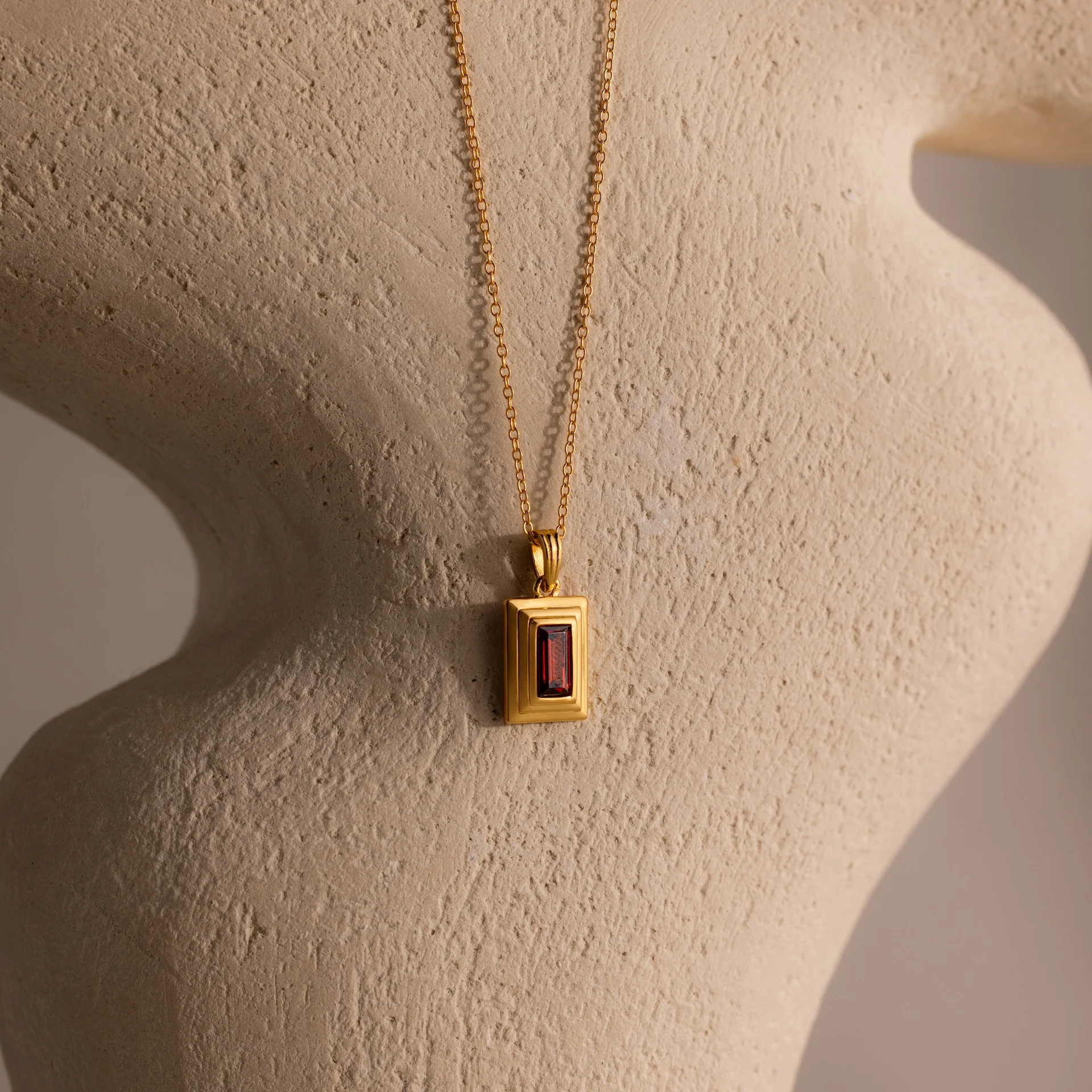 Ribbed Garnet Pendant Necklace