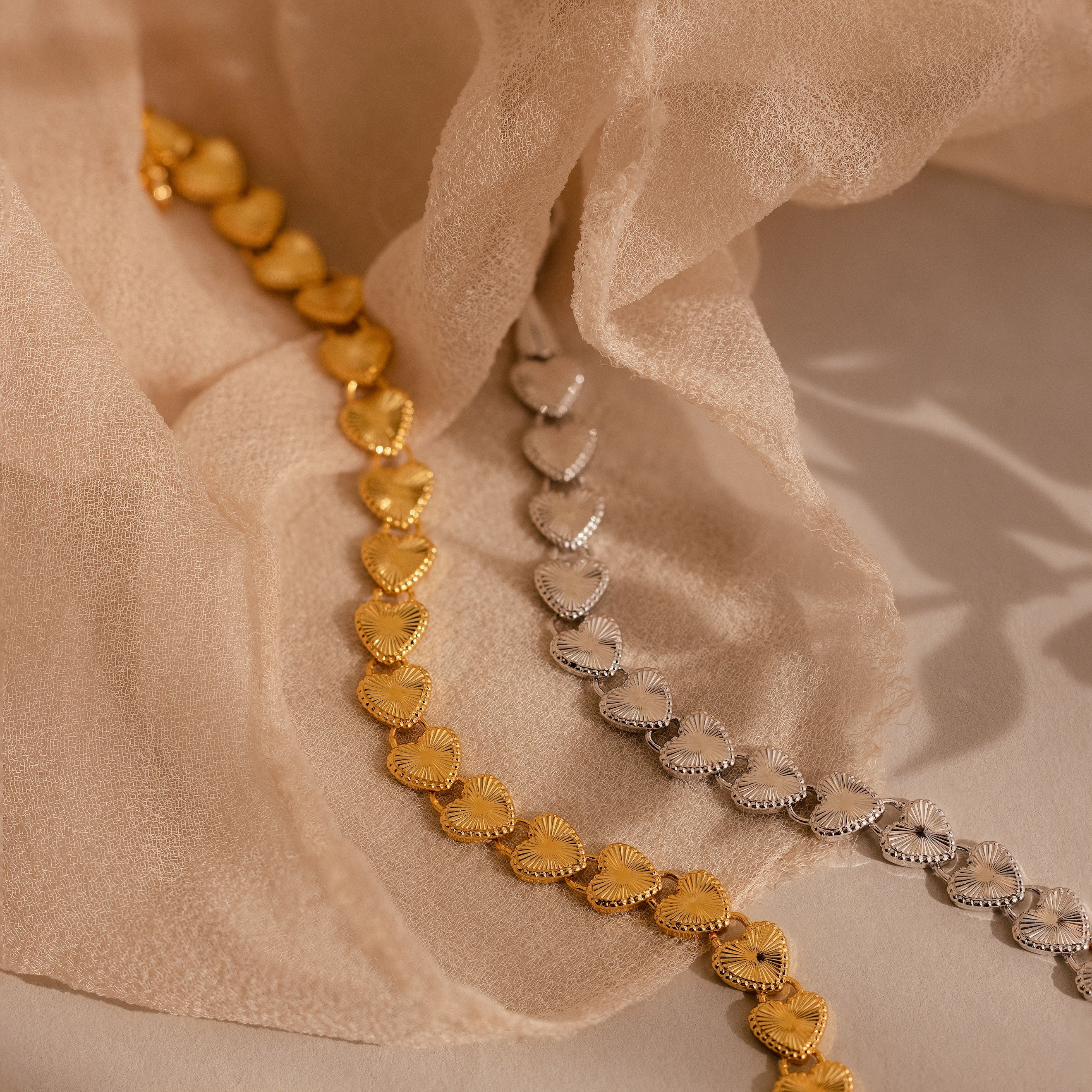Ribbed Heart Link Bracelet - Image 4