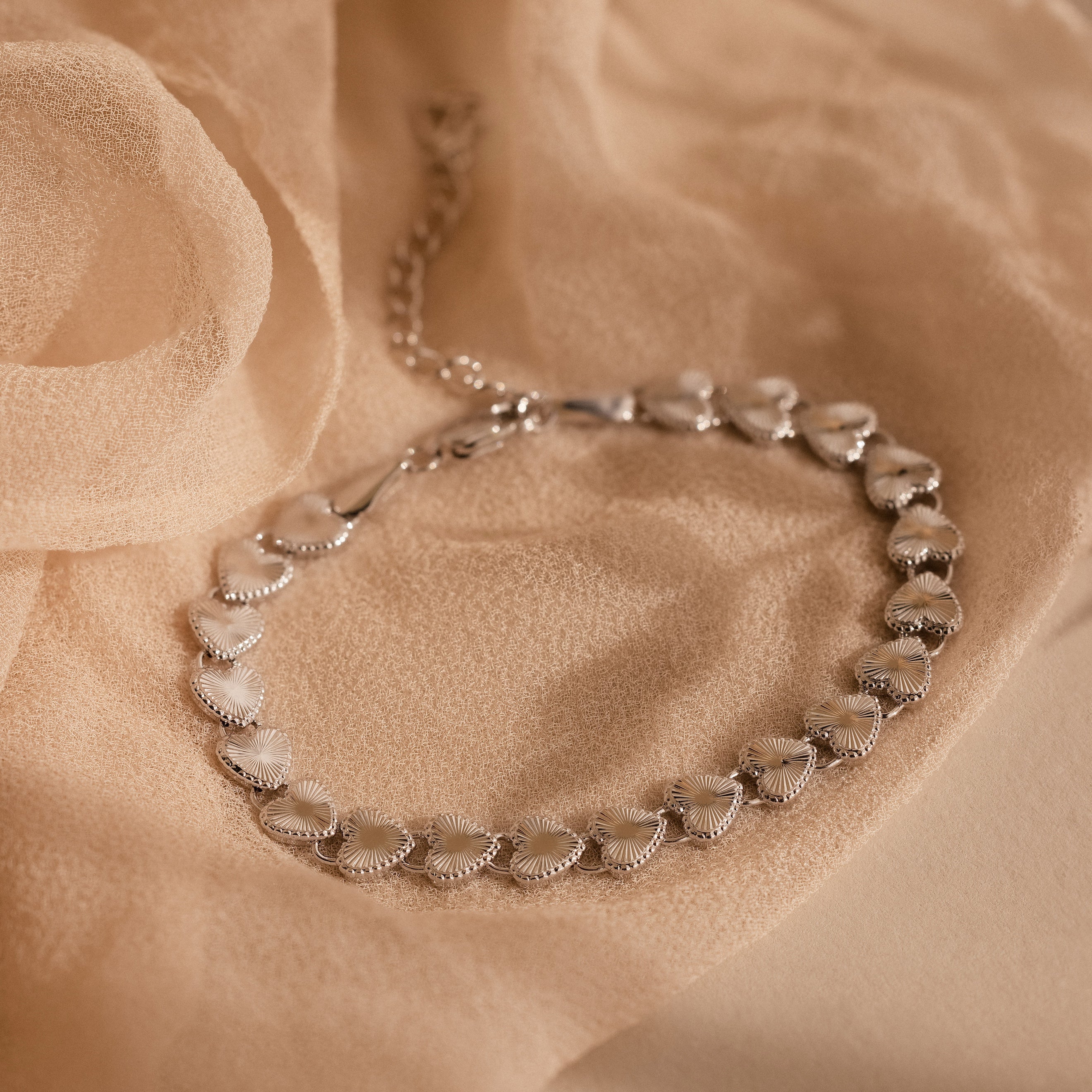 Ribbed Heart Link Bracelet - Image 8