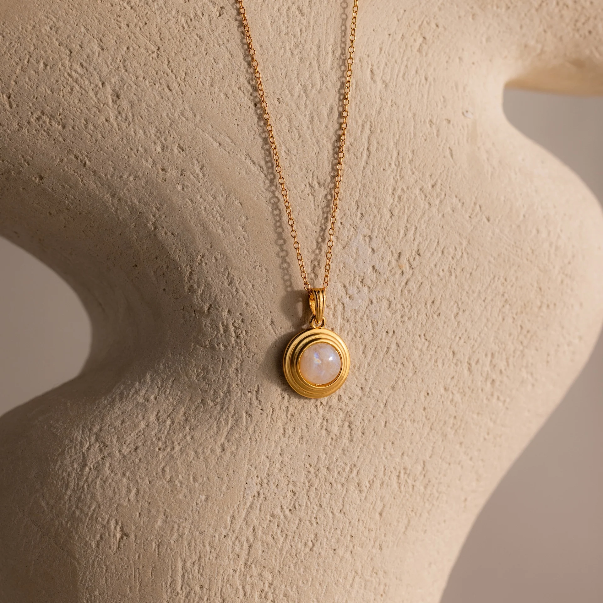 Ribbed Moonstone Pendant Necklace