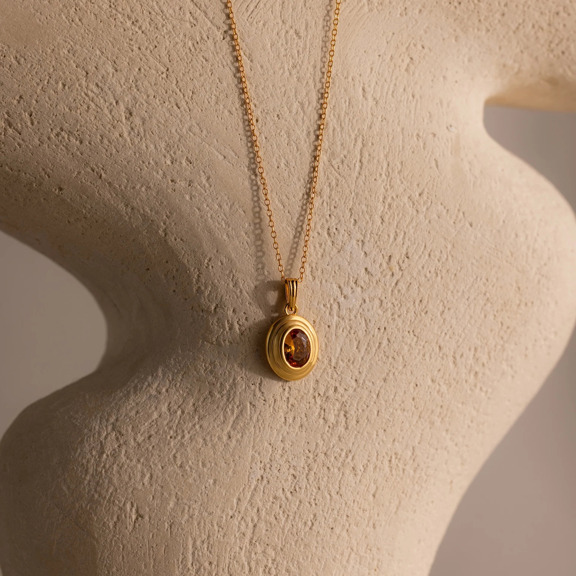 Ribbed Topaz Pendant Necklace