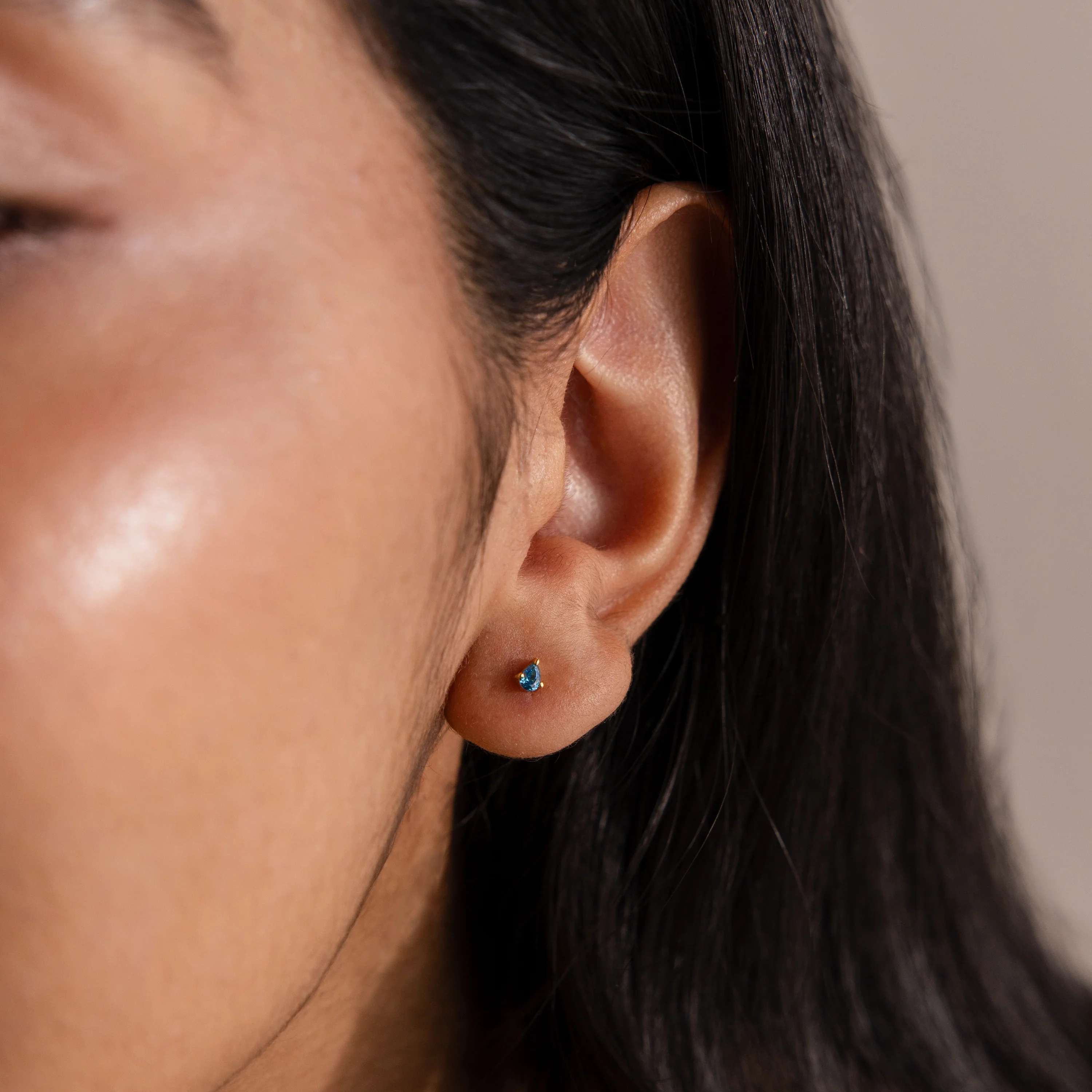 Teardrop Alexandrite Flatback Studs - Image 2