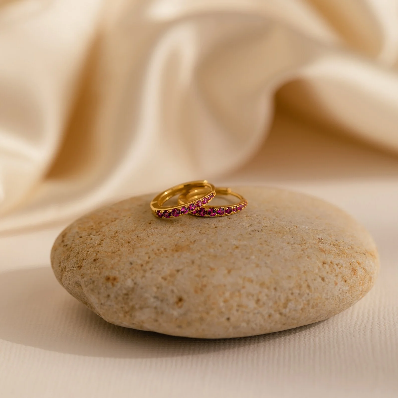 Vera Pave Ruby Huggies