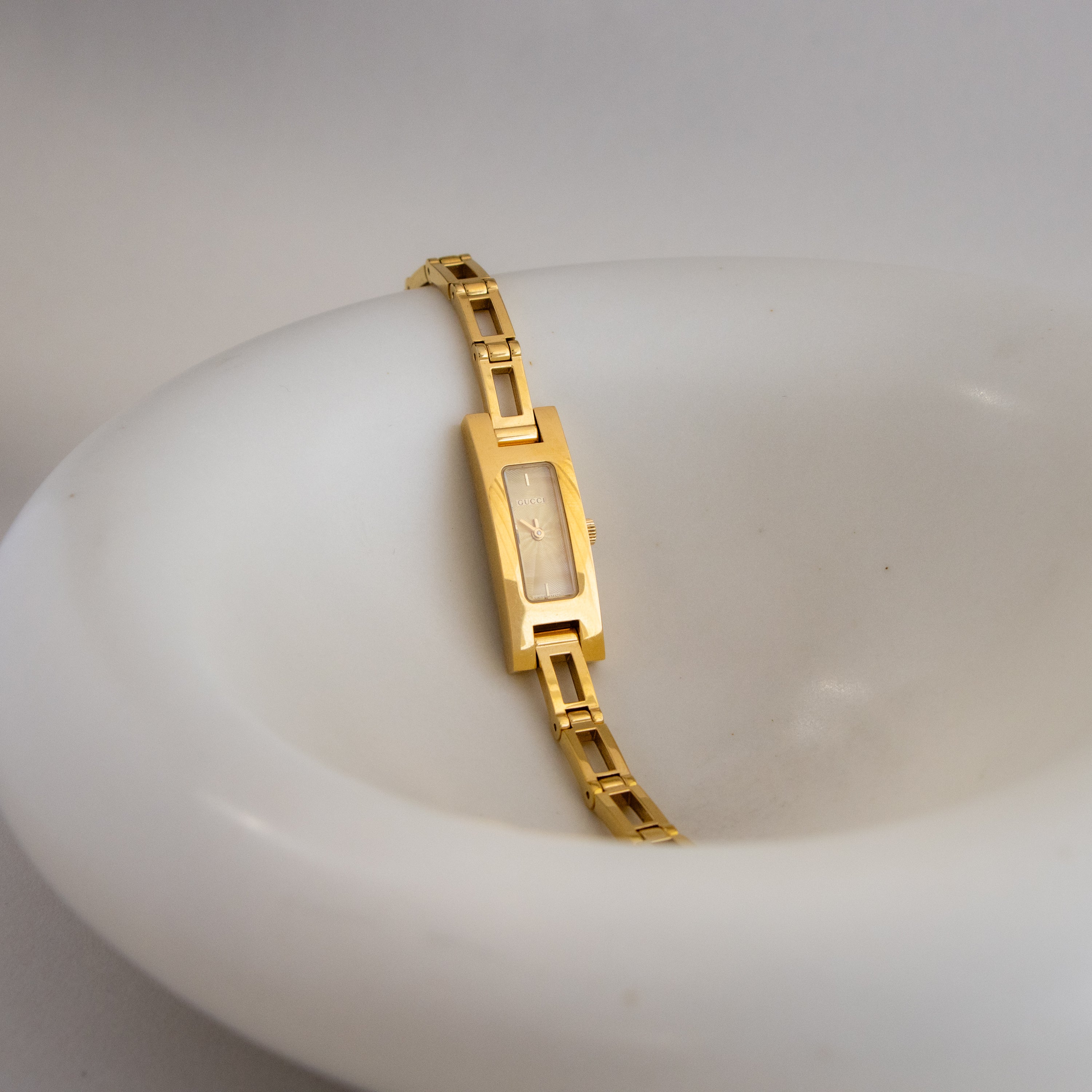 Vintage Gucci Swiss Rectangular Gold Watch - Image 2