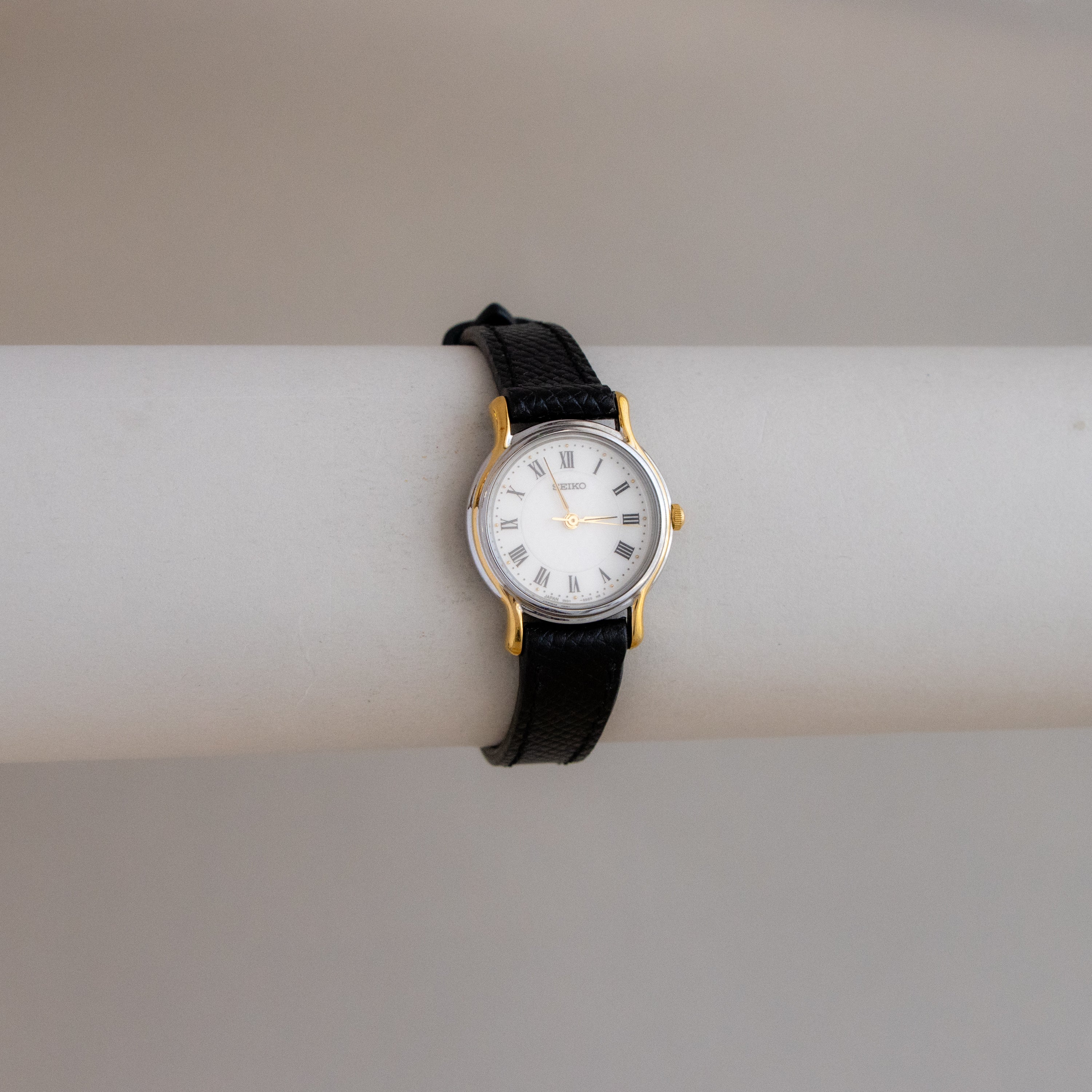 Vintage Seiko Black Strap Two Tone Watch - Image 2
